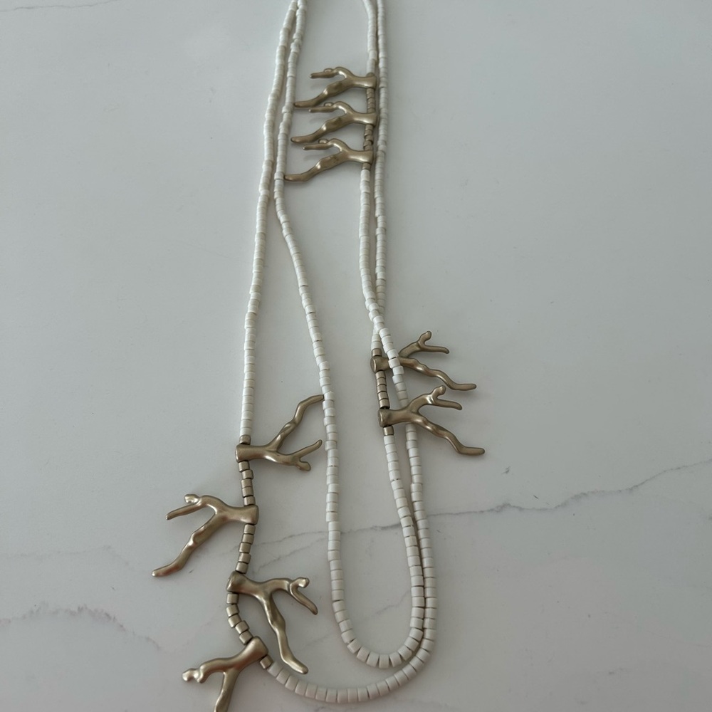 Elegant White and Gold Necklace